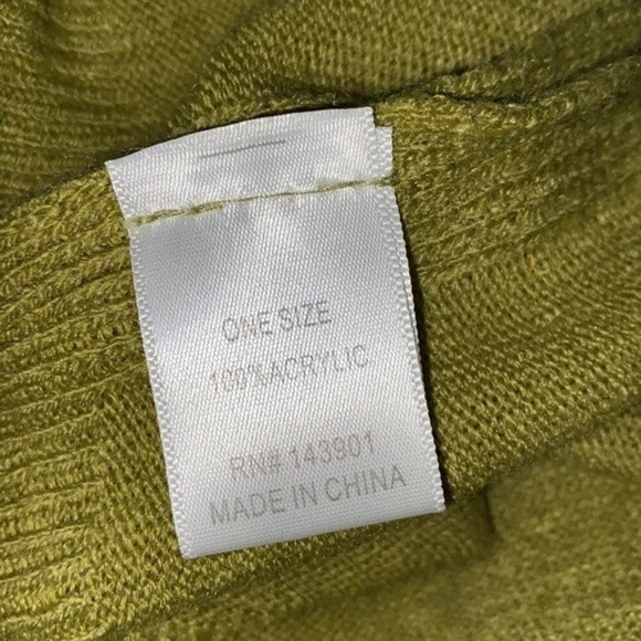 Coco + Carmen You’ll be sorry moss green knit poncho one size new with tags - Picture 5 of 5